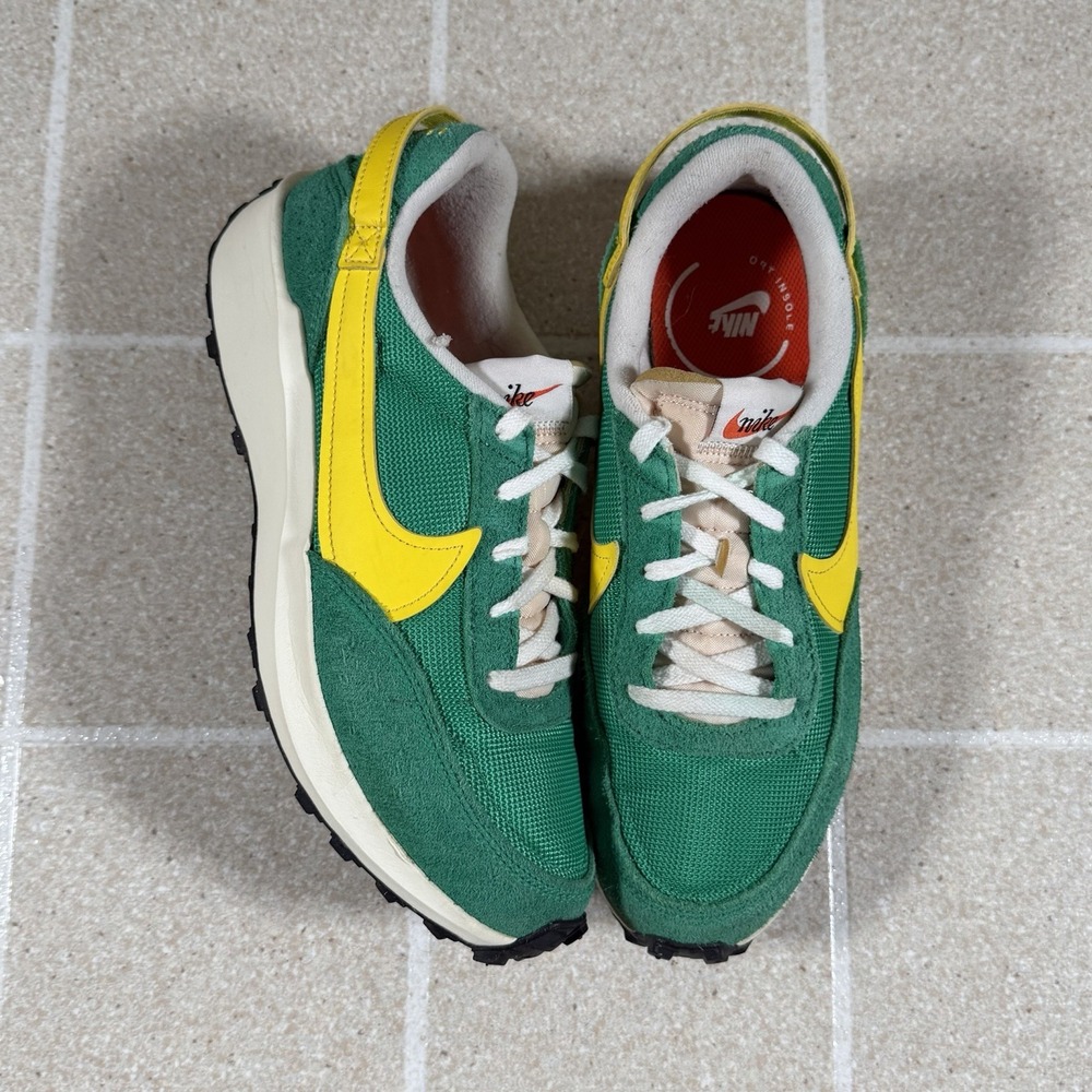 Nike Waffle Debut Stadium Green Strike Yellow Sneakers DX2931-300 Womens 9.5